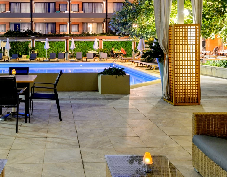 Pergola Bar